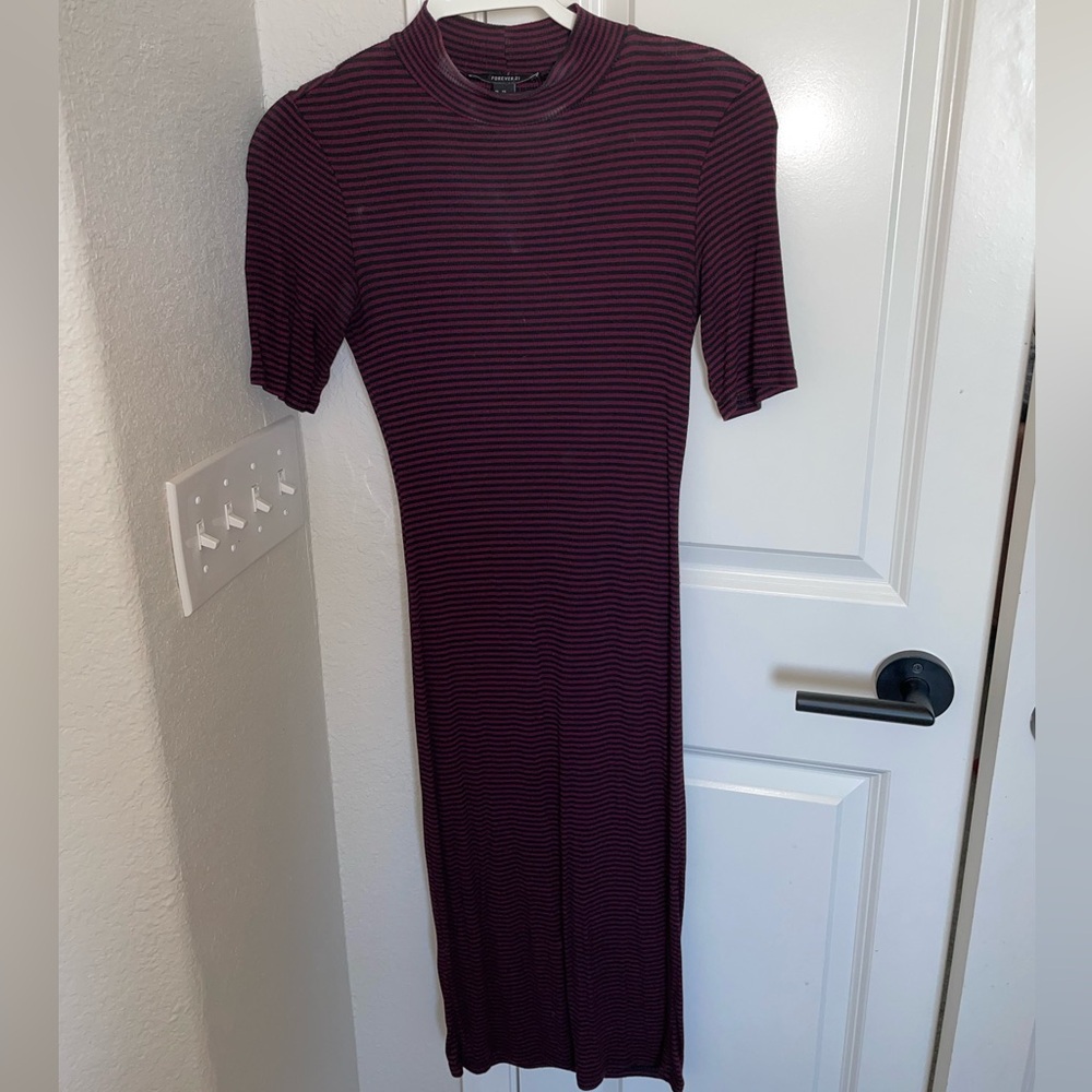 Forever 21 Bodycon Dress. Size xs. Maroon and black strips.